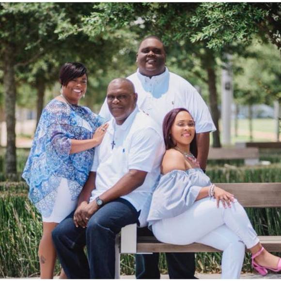 Profile Picture of Kenneth Barnes (@kennethbarne211) on Poshmark