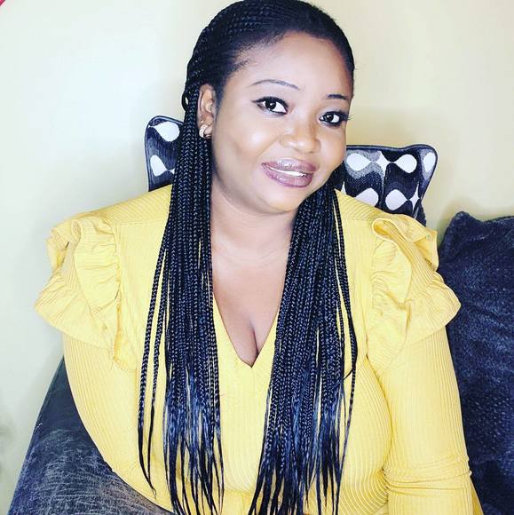 Profile Picture of Capris Des anges (@priscamonobo) on Poshmark