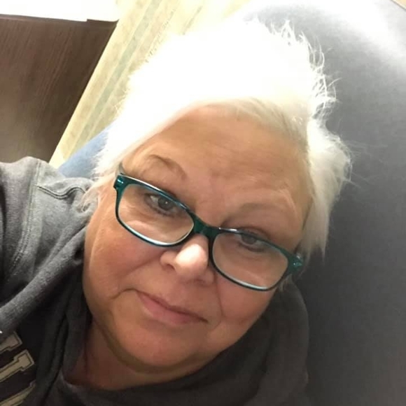 Profile Picture of Melissa Clatterbuck (@mclattermuck) on Poshmark