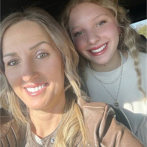 Profile Picture of Ashley Wisco (@ashley_wisco) on Poshmark