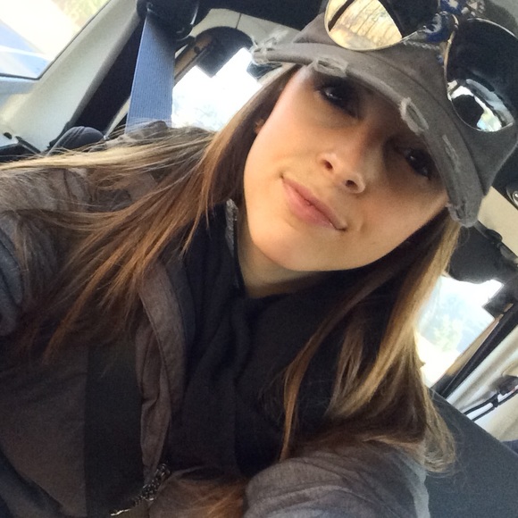 Profile Picture of Shay Gobel (@shaygobel) on Poshmark