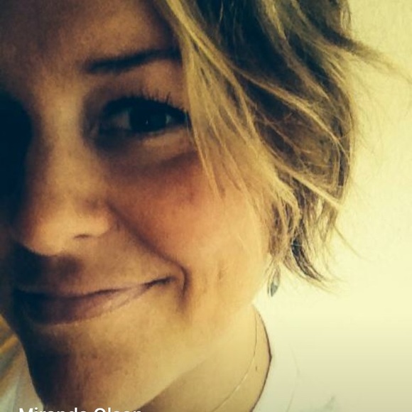 Profile Picture of Miranda Olson (@ibyu41) on Poshmark