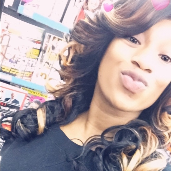 Profile Picture of Allayneece Stanford (@allayneece) on Poshmark