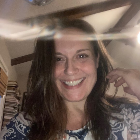 Profile Picture of Jill Winfree (@jijijunior) on Poshmark