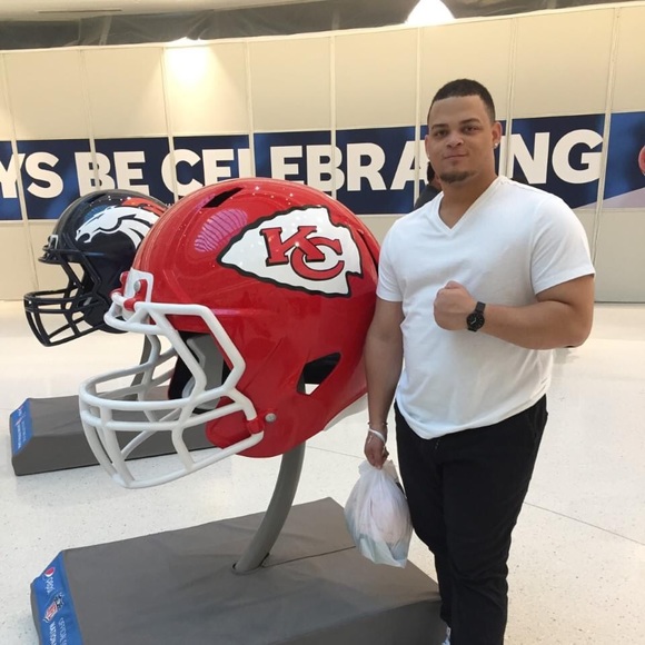 Profile Picture of Bry Moffett (@brymoffett) on Poshmark