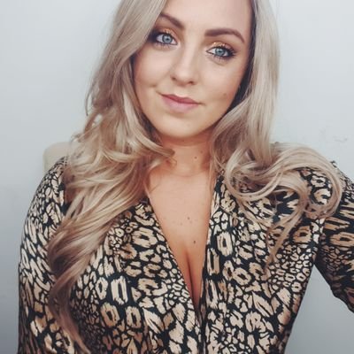 Profile Photo of Charlotte Fox ♡ (@charlottevfox) on Twitter