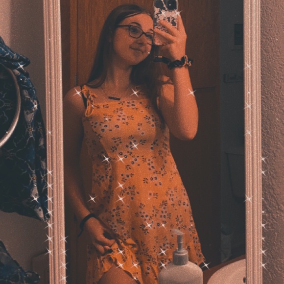 Profile Picture of Katelyn Fekken (@katiefekken69) on Poshmark