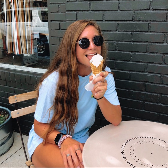 Profile Picture of Jenna Burrow (@jennaburrow) on Poshmark