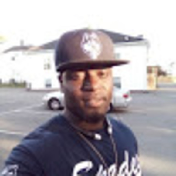 Profile Picture of Devin Dukes (@devdukes1488) on Poshmark