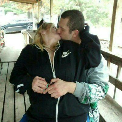 Profile Picture of Joey Bloom (@bd7b817aae644aa) on Twitter
