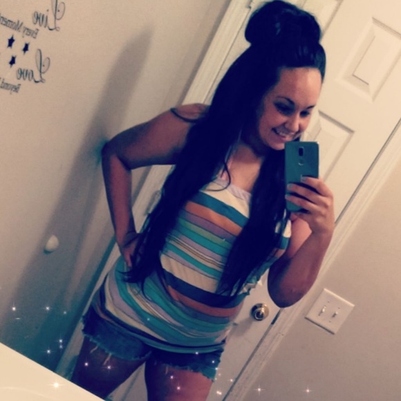 Profile Picture of Samantha Releford (@samantha199519) on Poshmark