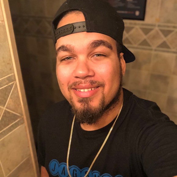 Profile Picture of Leonard Thomas (@heislenny) on Poshmark