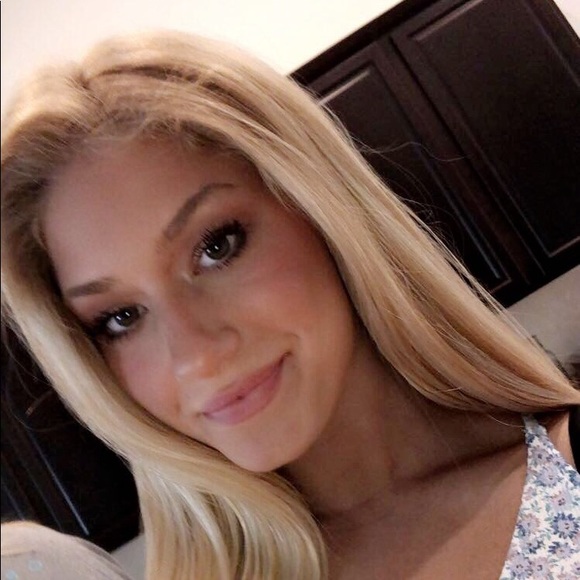Profile Picture of Mckenzey Osteen (@mckenzeyosteen) on Poshmark