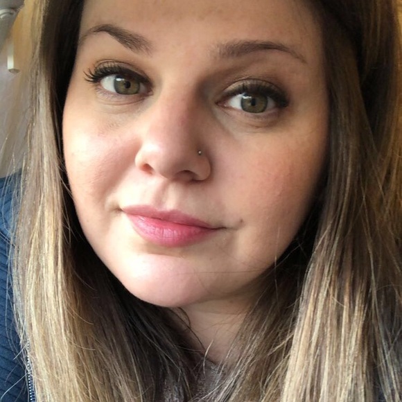 Profile Picture of Ariele Blankenship (@asblankenship90) on Poshmark