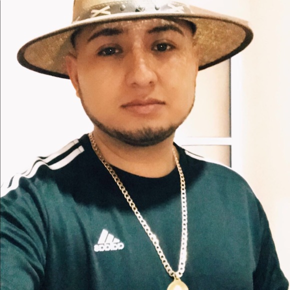 Profile Picture of Bernardo Luna (@bernardoluna35) on Poshmark