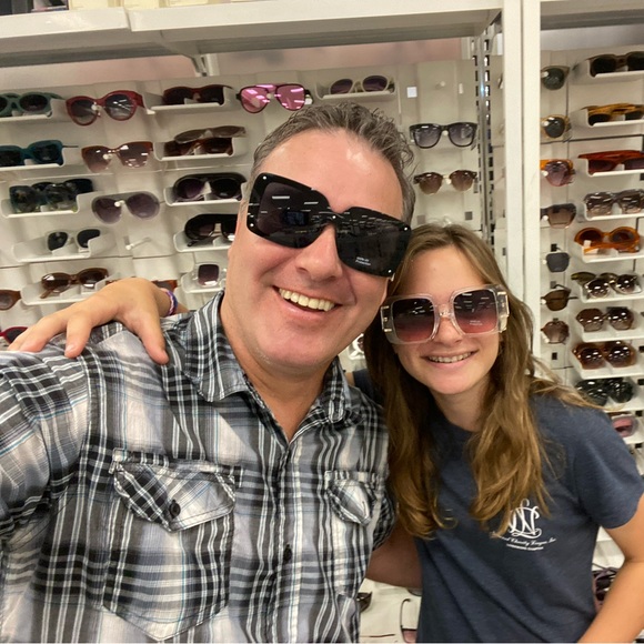 Profile Picture of Chris Gubera (@cgubera) on Poshmark