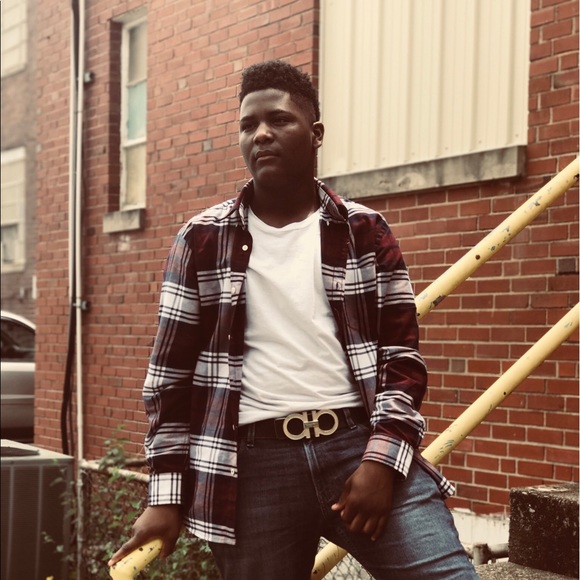 Ricardae Foulks - Poshmark Profile Picture of Ricardae Foulks (@cardaethagreat) on Poshmark