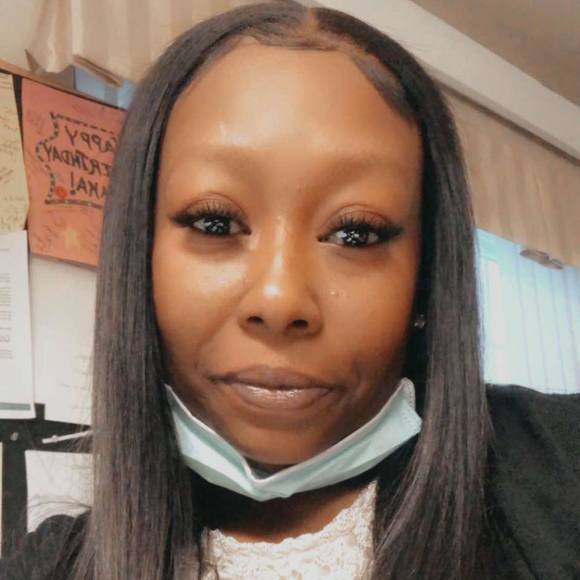 Profile Picture of Chaka Smith (@chaka33) on Poshmark