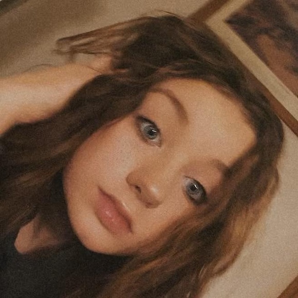 Profile Picture of Abby Simoneaux (@abbysimoneaux) on Poshmark