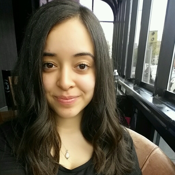 Profile Picture of Jeannette Collado (@fleshrabbit) on Poshmark