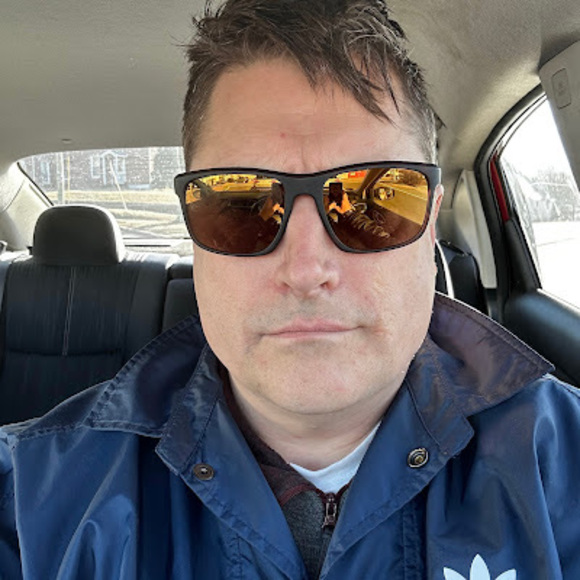 Profile Picture of Matthew Lavigne (@matthewlavig214) on Poshmark