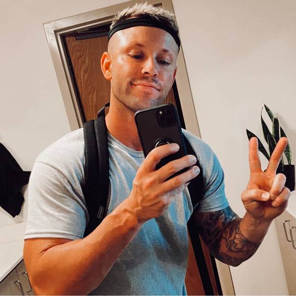 Profile Picture of Robert Anthony (@robertanthony06) on Poshmark