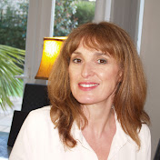 Profile Picture of Julia Sinclair-Brown (@myclearspace) on Youtube