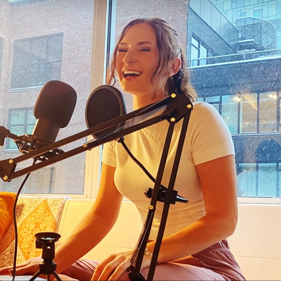 Profile Picture of Amber Carlsson (@ambercarlsson) on Poshmark