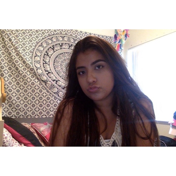 Profile Picture of Paola Becerra (@paolaaabecerra) on Poshmark