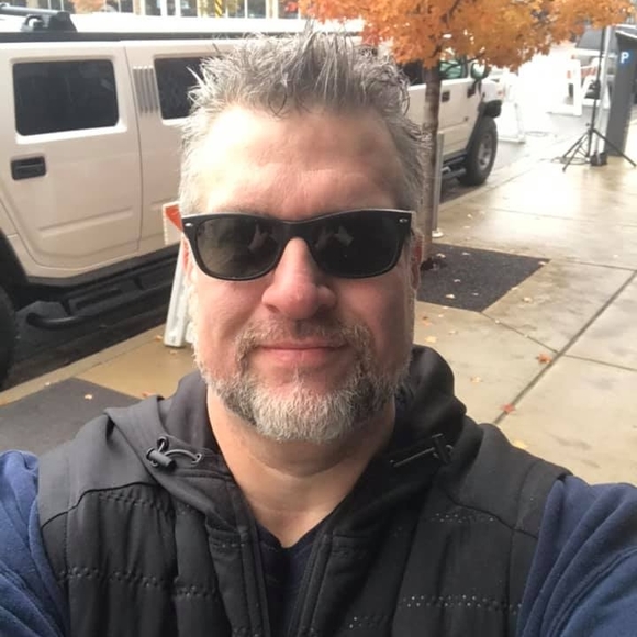 Profile Picture of Steven Oneal (@soneal2129) on Poshmark