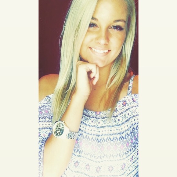 Profile Picture of Haley Rodgers (@haleyar) on Poshmark