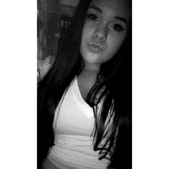 Profile Picture of Terra Grant (@terralorai) on Poshmark