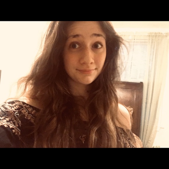 Profile Picture of Shannon Brophy (@shannonbrophy32) on Poshmark