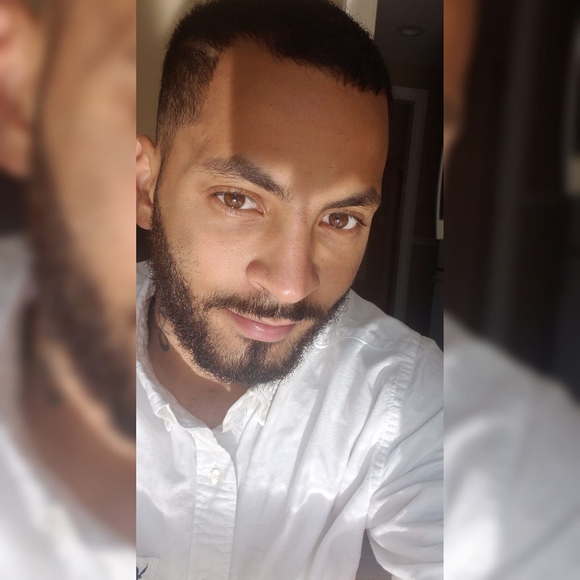 Profile Picture of Colin Bennett (@colinbennett) on Poshmark