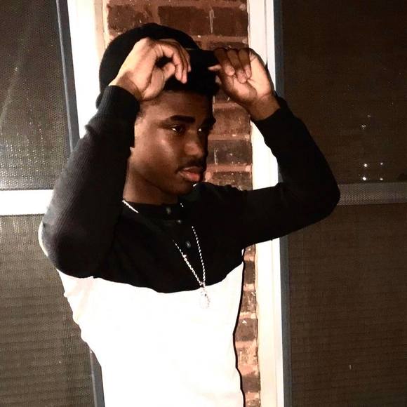 Profile Picture of Mario Lucious (@mariolucious46) on Poshmark