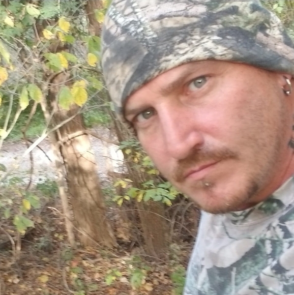 Profile Picture of David Swafford (@djswafford1978) on Poshmark