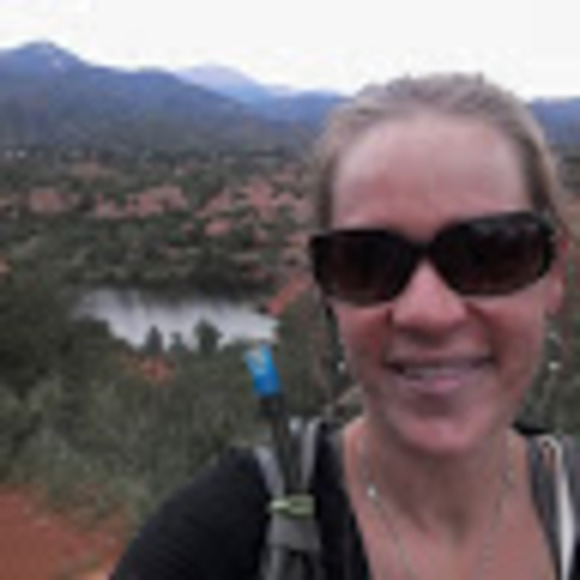 Profile Picture of Andrea Allinger (@andreaallinger) on Poshmark