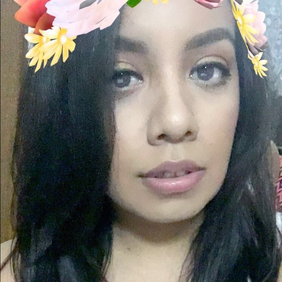 Profile Picture of Iris Paz (@irisvs) on Poshmark