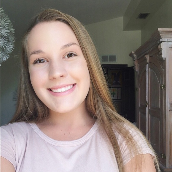 Profile Picture of Darby Campbell (@darbycampell) on Poshmark