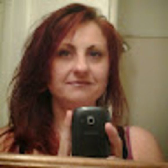 Profile Picture of Gloria Brasher (@hairgoddess014) on Poshmark