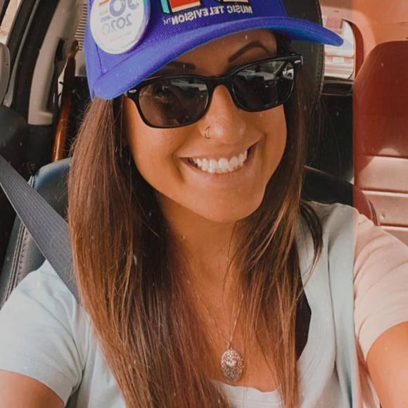 Profile Picture of Amanda Michaels (@abethmichaels) on Poshmark