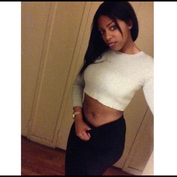 Profile Picture of Araiya Tay (@arayb391) on Poshmark