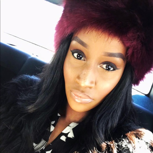 Profile Picture of Andrea Mcgriff (@beautybydriyah) on Poshmark