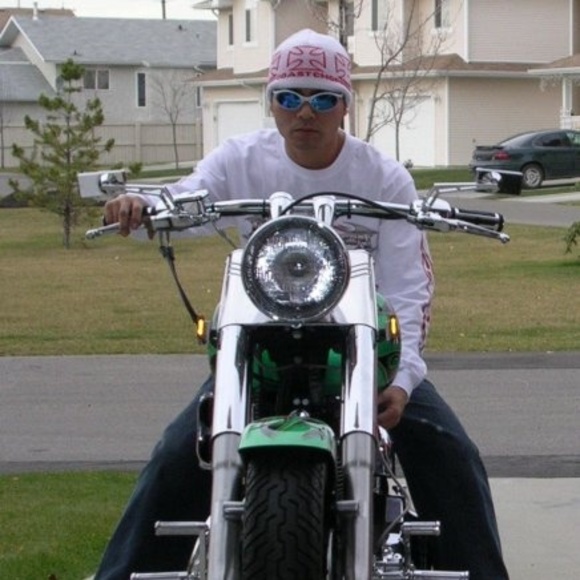 Profile Picture of Alex Der (@themadsigntist) on Poshmark