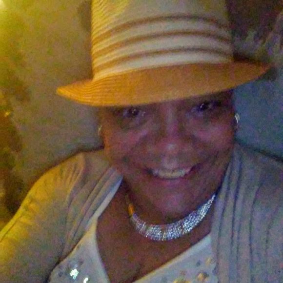 Profile Picture of Janet Mcclendon rohadfox (@rohadfoj) on Poshmark