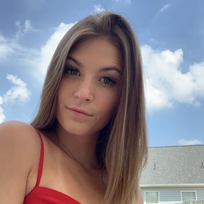 Profile Picture of Athena Rose (@athena_dills) on Twitter
