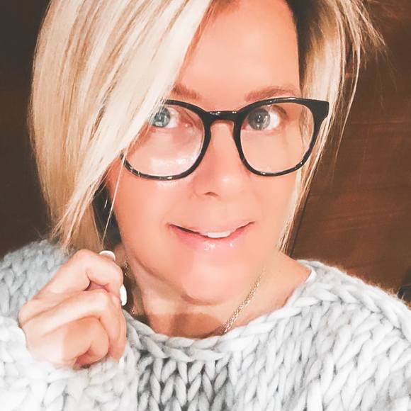 Profile Picture of Melanie Carley (@mgcarley) on Poshmark