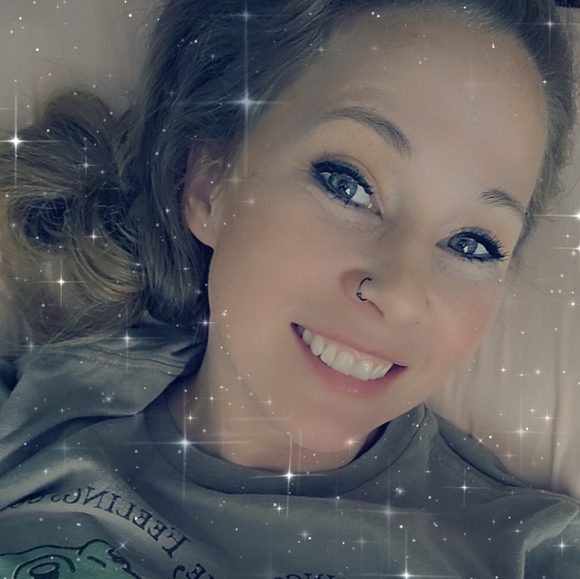 Profile Picture of Savannah Schadegg (@schadeggsr) on Poshmark