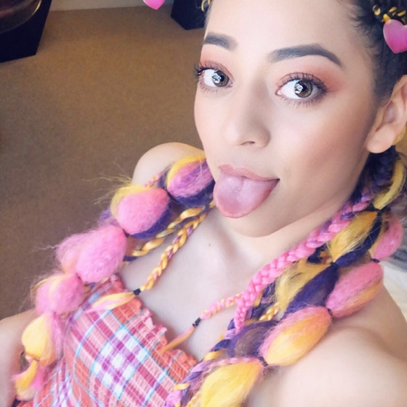 Profile Picture of Juana iris Paz (@pazirisjuana) on Poshmark