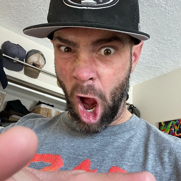 Profile Picture of Matt Harding (@mattdeanharding) on Poshmark